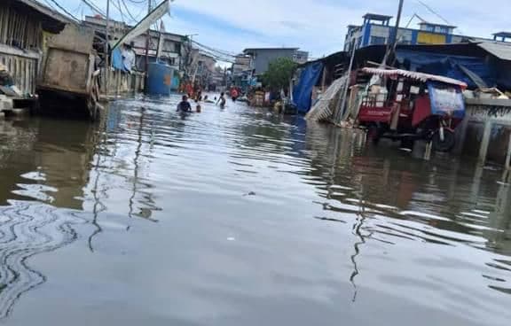 banjir_rob_ancam_pesisir_belawan_hingga_awal_januari_2026_ketinggian_air_diprediksi_capai_26_meter