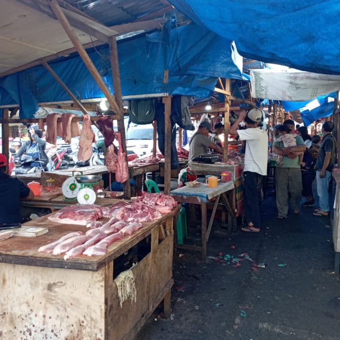 jelang_tahun_baru_pedagang_daging_babi_di_siantar_keluhkan_minim_pembeli