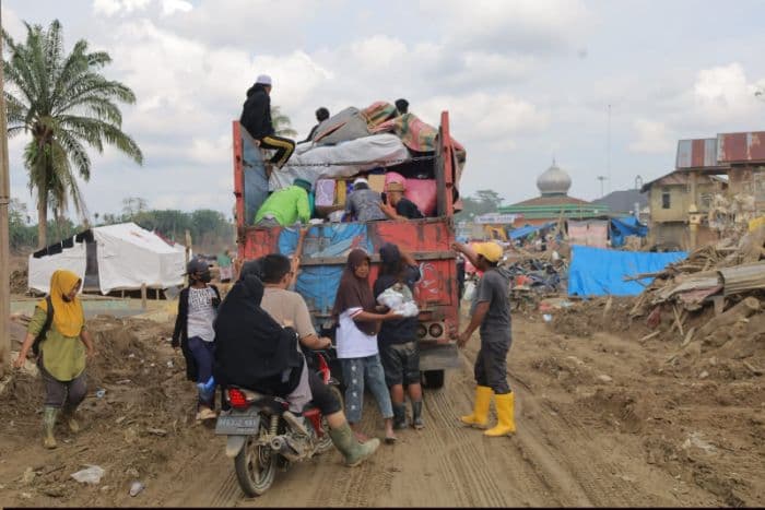 tuan_guru_babussalam_kirim_satu_truk_bantuan_untuk_korban_banjir_di_aceh_tamiang