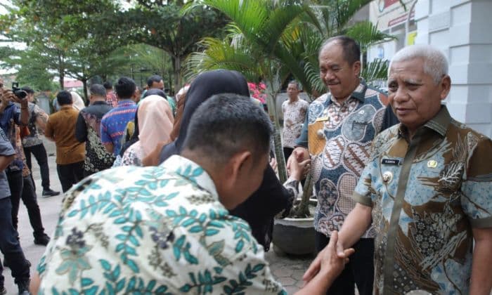jelang_masa_jabatan_berakhir_bupati_asahan_pamit_ke_asn_dan_honorer