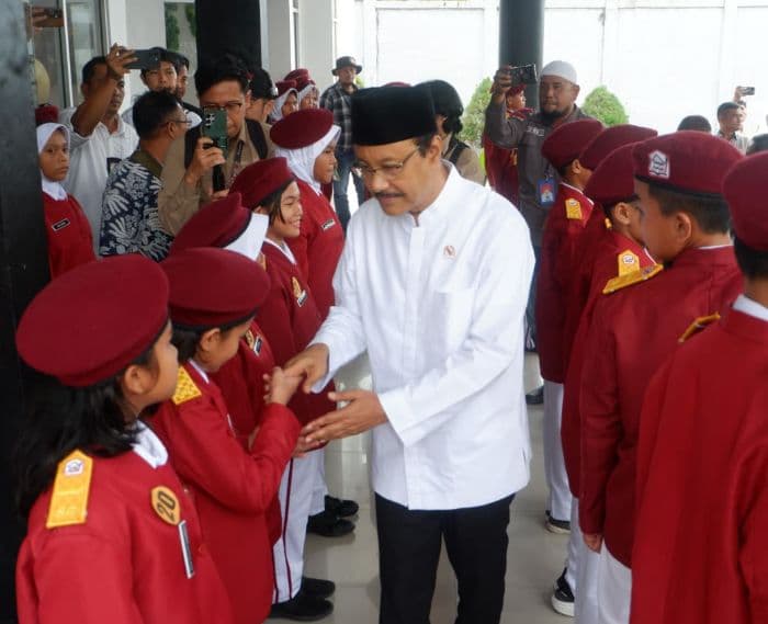 gus_ipul_pemerintah_bangun_100_gedung_permanen_sekolah_rakyat