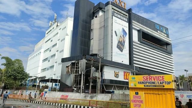 kebakaran_di_plaza_millenium_medan_didahului_ledakan_drainase_kerugian_capai_rp100_juta