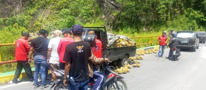 mobil_pickup_nyaris_terjun_ke_sungai_lae_renun_dairi_satu_orang_jatuh