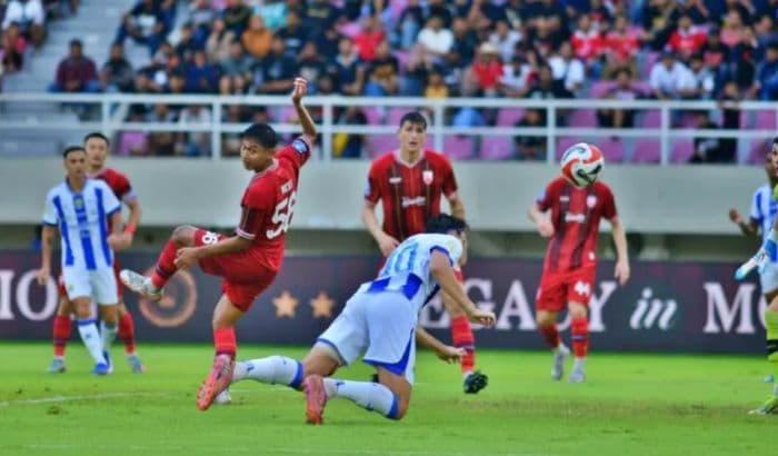 persib_bandung_kokoh_di_puncak_klasemen_usai_menang_10_atas_persis_solo