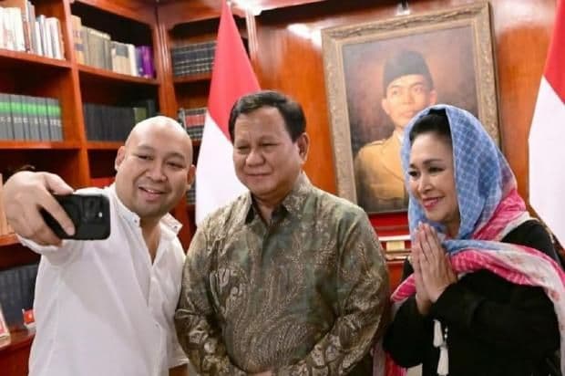 didampingi_anak_dan_titiek_soeharto_prabowo_ucapkan_selamat_idulfitri_2025