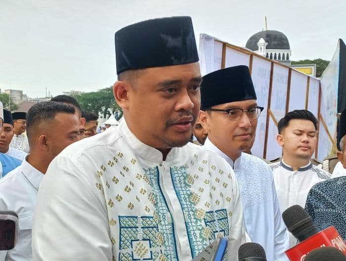 idulfitri_1446_hijriah_bobby_nasution_ajak_warga_datang_makan_lontong_