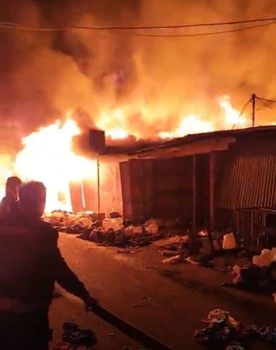 pasar_monza_tanjung_balai_terbakar_diduga_ulah_otk_