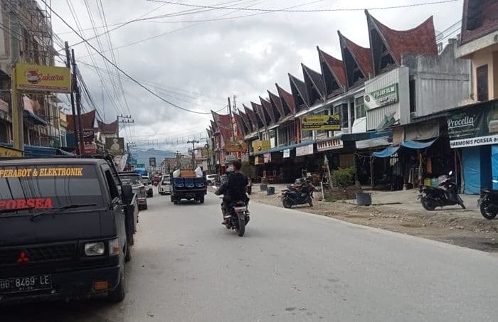 warga_bingung_penjual_gorengan_mendadak_hilang_dari_pasar_porsea