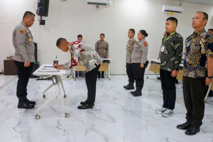 45_casis_polri_tandatangani_pakta_integritas_di_polres_batu_bara