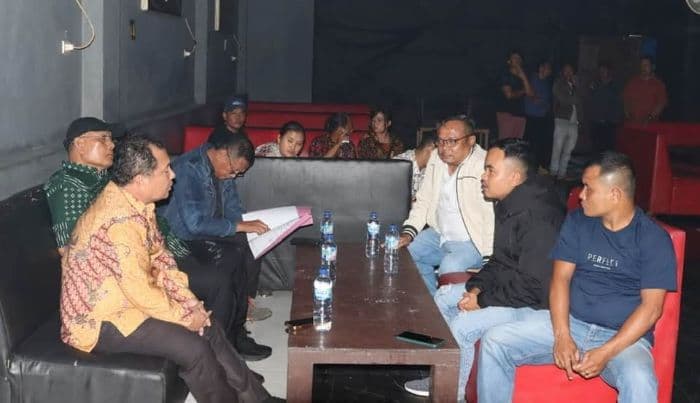 bupati_dairi_sidak_tengah_malam_ke_thm_perangkat_daerahnya_ke_mana_