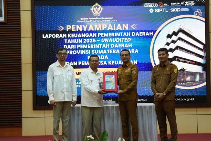bupati_labusel_serahkan_lkpd_2025_ke_bpk_sumut_tegaskan_komitmen_transparansi