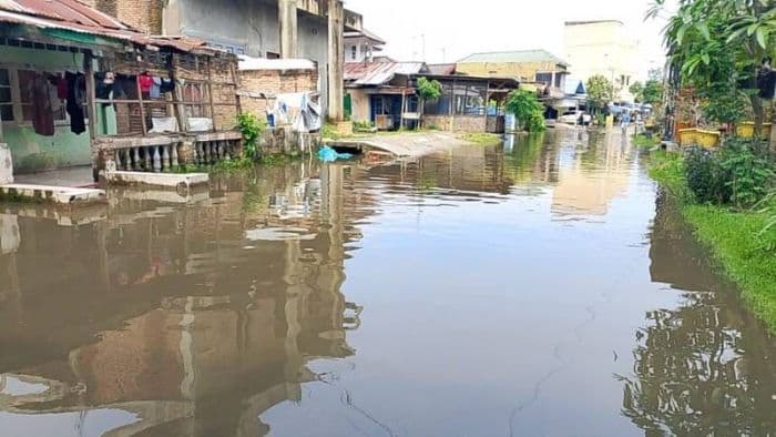 jalan_syahbuddin_hingga_pajak_pagi_pekan_labuhan_terendam_banjir
