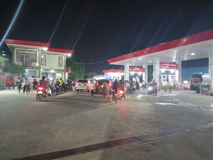 kondisi_sejumlah_spbu_di_siantar_pasca_diberlakukannya_pembatasan_pembelian_pertalitesolar_50_liter_per_hari_