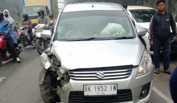 pengendara_motor_warga_tanjungbalai_kritis_usai_tabrak_minibus_di_jalinsum_asahan_