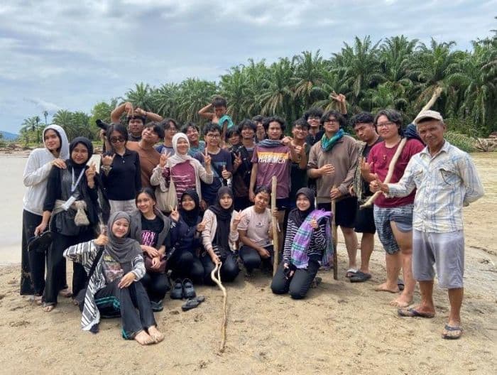 pulihkan_trauma_dan_kepercayaan_warga_mahasiswa_usu_lakukan_pengabdian_masyarakat_pascabencana_di_tapsel