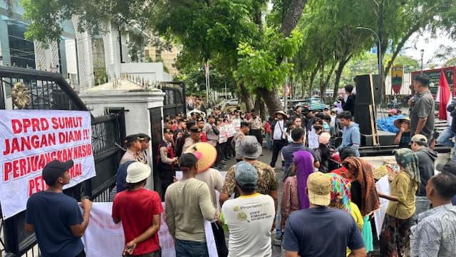 puluhan_petani_bawang_karo_demo_di_dprd_sumut_desak_penertiban_impor_ilegal