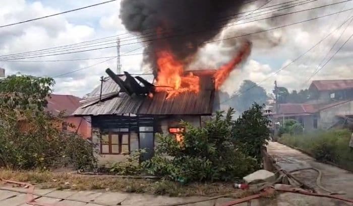 satu_rumah_terbakar_di_siborongborong_taput