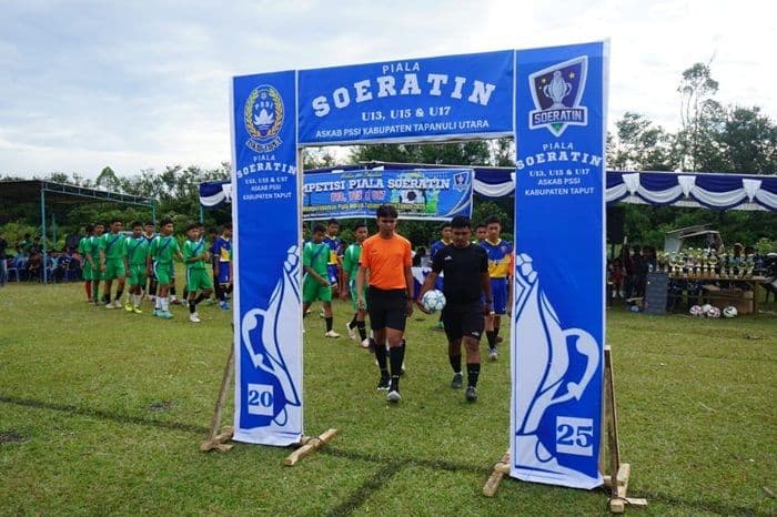 kompetisi_sepak_bola_piala_soeratin_2025_resmi_dibuka_di_tapanuli_utara