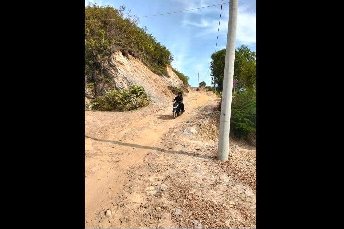 pelaku_wisata_pantai_pandaratan_tagih_janji_bupati_tapteng_soal_perbaikan_jalan