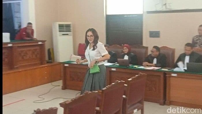 sidang_nikita_mirzani_tuding_kriminalisasi_saling_dorong_warnai_proses_hukum