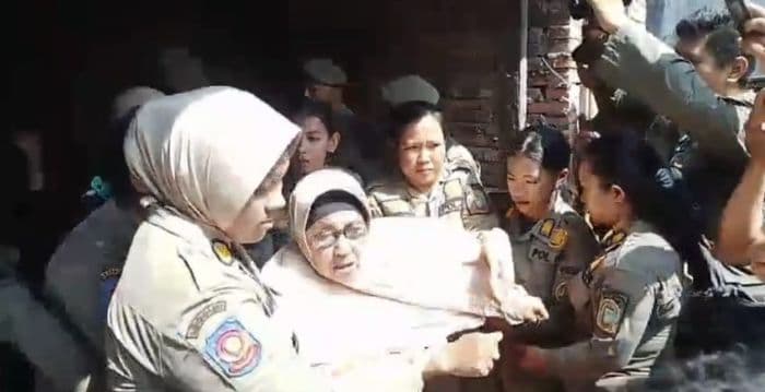 bangunan_bekas_bioskop_ria_binjai_ditertibkan_penghuni_liar_minta_kompensasi_