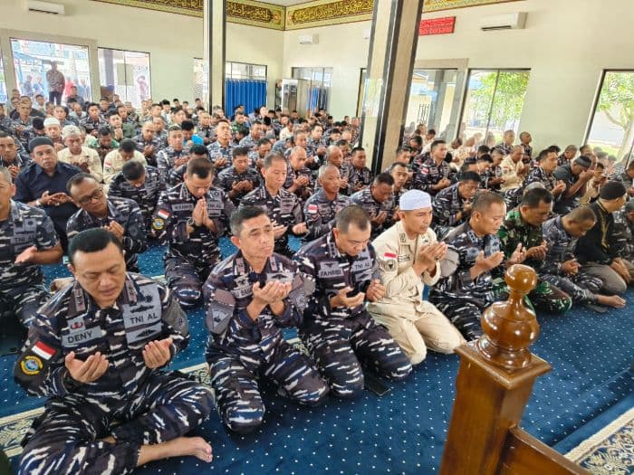 kodaeral_i_ikuti_doa_bersama_jelang_latihan_operasi_pertahanan_wilayah_tni_2026