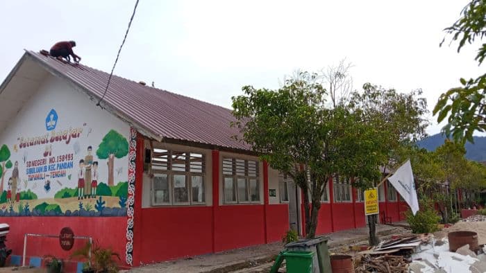proyek_revitalisasi_sdn_158493_sibuluan_1b_disorot_pekerja_diduga_abaikan_standar_k3
