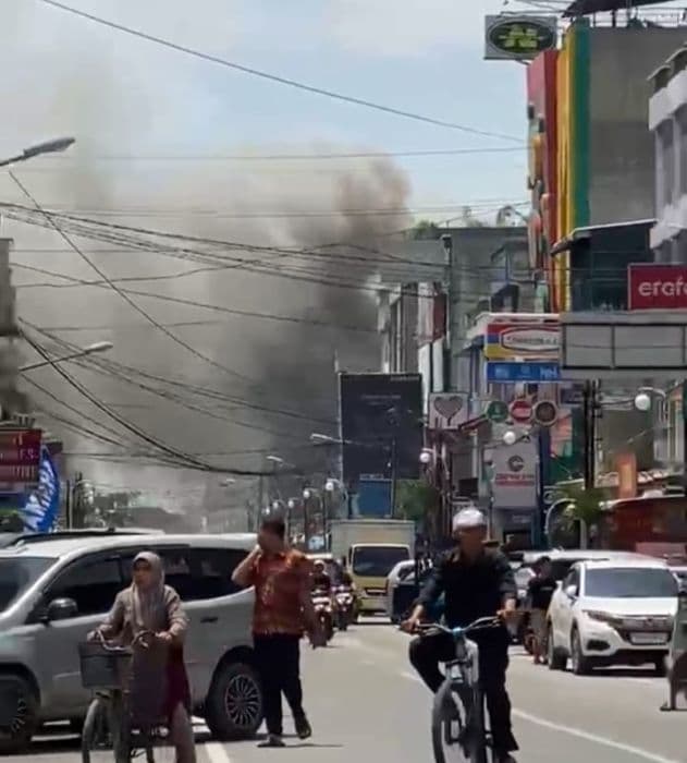 ruko_penjualan_ayam_utuh_di_lubuk_pakam_terbakar