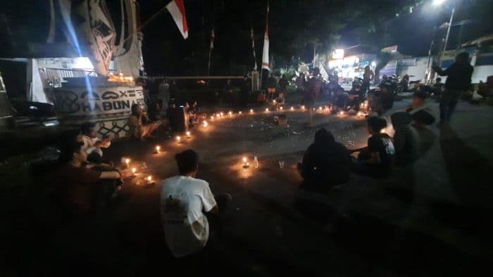 mahasiswa_universitas_simalungun_gelar_aksi_lilin_jelang_reformasi_dpr