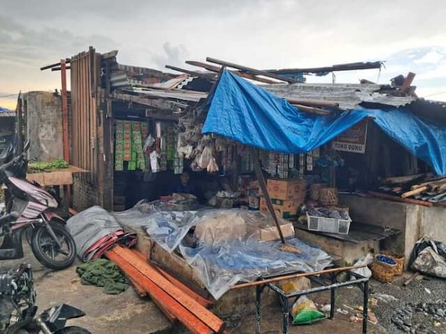 puting_beliung_rusak_6_rumah_dan_1_sekolah_di_simalungun