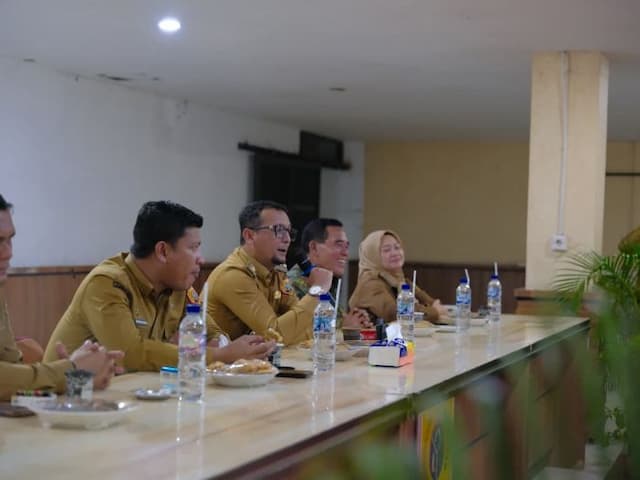 bupati_labusel_ajak_pengusaha_perkuat_sinergi_puji_kinerja_syarifuddin