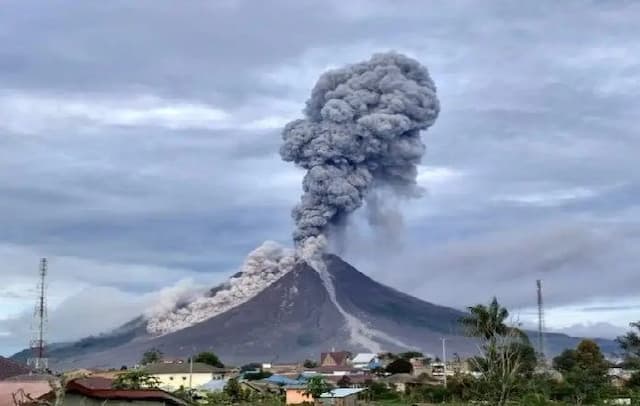 erupsi_gunung_sinabung_dua_anggota_dprd_sumut_imbau_warga_tetap_tenang_dan_waspada
