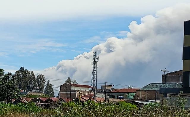 gunung_sinabung_naik_status_level_iii_siaga_warga_radius_5_km_diimbau_waspada