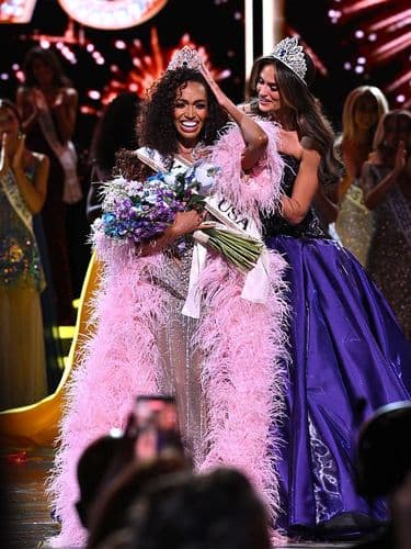 pemenang_miss_usa_2026_justus_kelley_tampil_dengan_baju_bekas_jubahnya_hasil_pinjaman