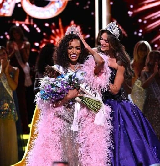 pemenang_miss_usa_2026_justus_kelley_tampil_dengan_baju_bekas_jubahnya_hasil_pinjaman