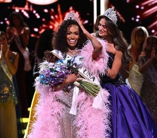 pemenang_miss_usa_2026_justus_kelley_tampil_dengan_baju_bekas_jubahnya_hasil_pinjaman