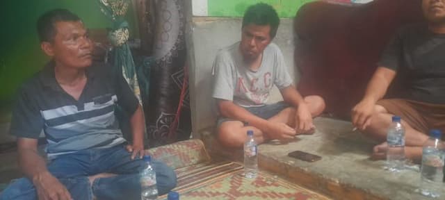 polisi_kuansing_datangi_rumah_polda_sitanggang_klaim_diseret_hingga_baju_robek