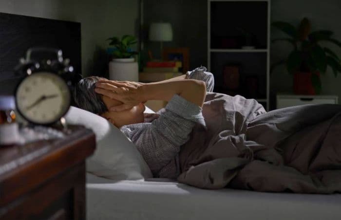 sulit_tidur_di_tempat_baru_bisa_jadi_otak_masih_waspada