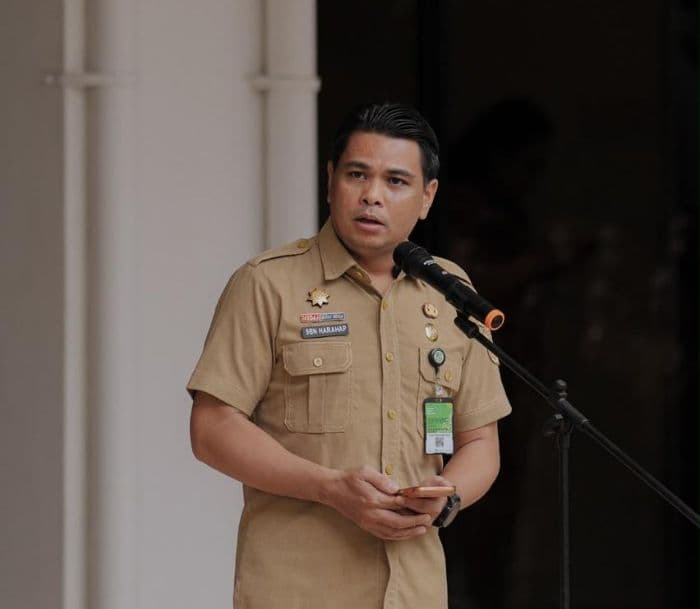 terbukti_pungli_camat_medan_timur_dan_lurah_aur_dicopot