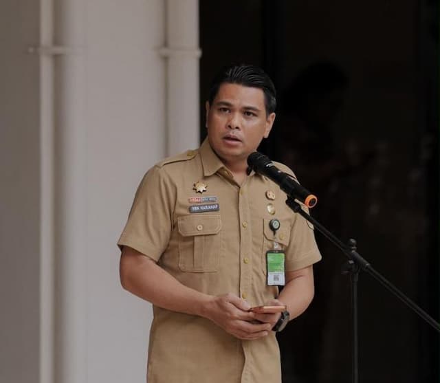 terbukti_pungli_camat_medan_timur_dan_lurah_aur_dicopot