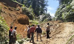 longsor_terjang_dua_kecamatan_di_simalungun_akses_jalan_dusun_terputus