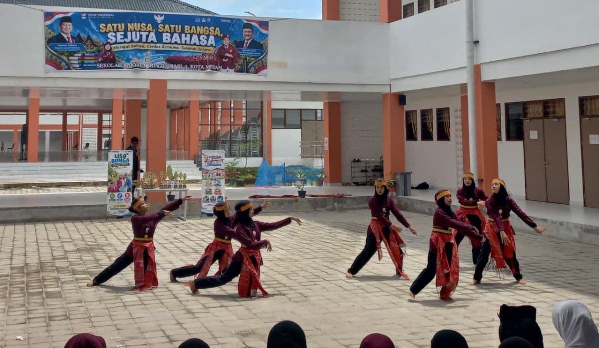 srt_2_medan_gelar_bulan_bahasa_siswa_kembali_berani_bermimpi_lewat_pendidikan
