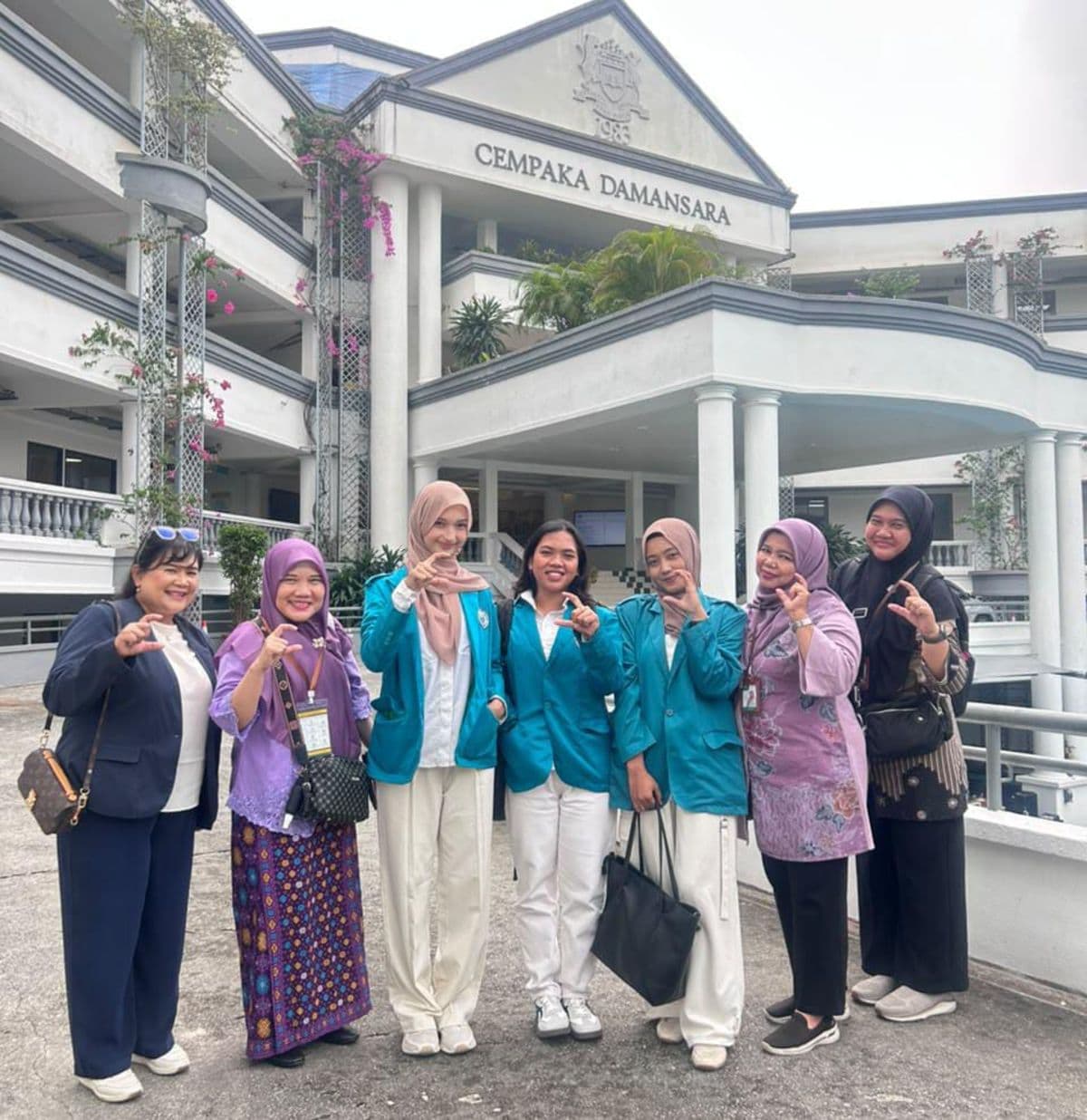 tiga_mahasiswa_unimed_lolos_magang_mengajar_internasional_di_malaysia
