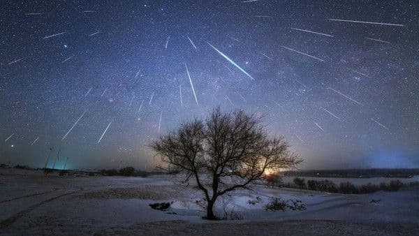 fenomena_astronomi_januari_2026_supermoon_hujan_meteor_dan_okultasi_bulan