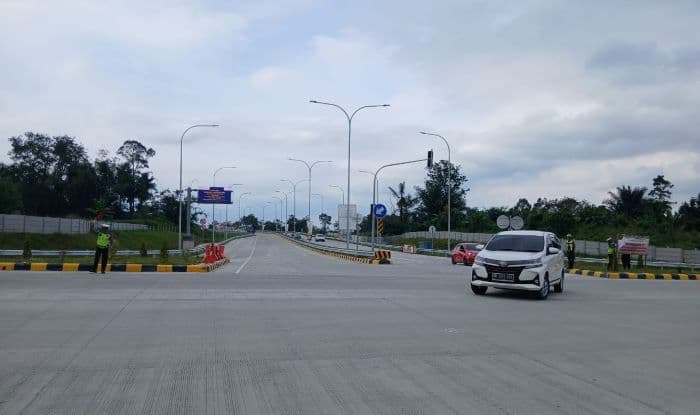 h1_tahun_baru_2026_gerbang_tol_simpang_panei_masih_sepi