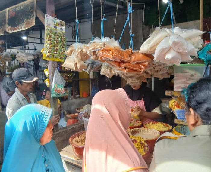 h1_tahun_baru_pedagang_bumbu_giling_di_siantar_diserbu_pembeli