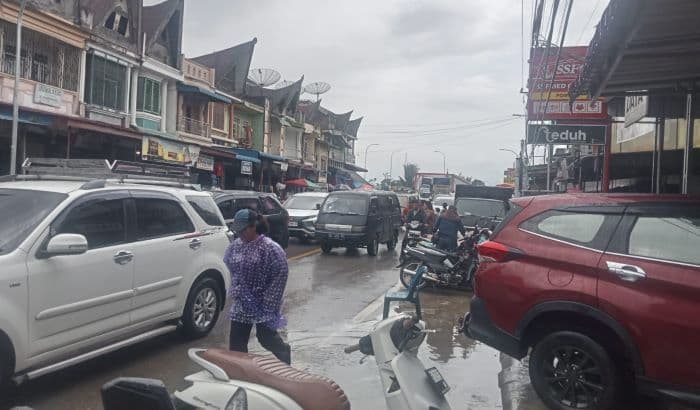 jelang_malam_pergantian_tahun_kendaraan_di_jalinsum_porsea_mulai_mengular
