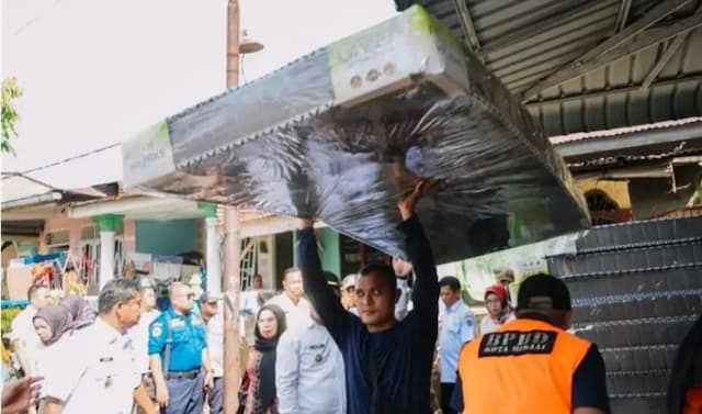 korban_banjir_di_kota_binjai_terima_bantuan_dari_presiden_prabowo_subianto_