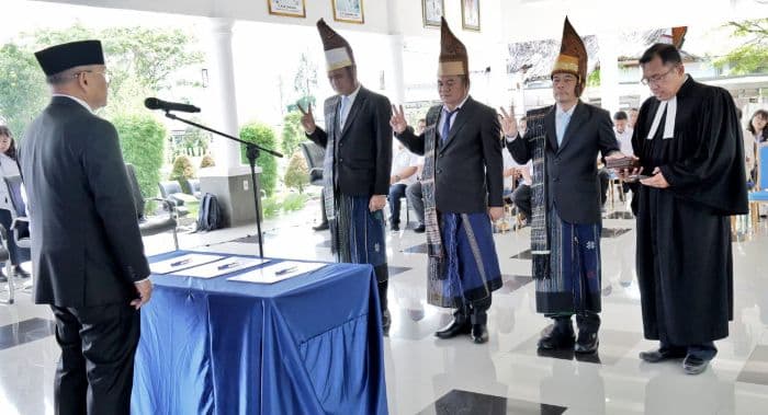 mantan_terpidana_korupsi_resmi_dilantik_jadi_dewan_pengawas_pdam_tirta_lihou_simalungun