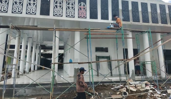 proyek_dak_rp18_miliar_di_rsud_sidikalang_diduga_asal_jadi_pekerjaan_tak_rampungbangunan_rusak